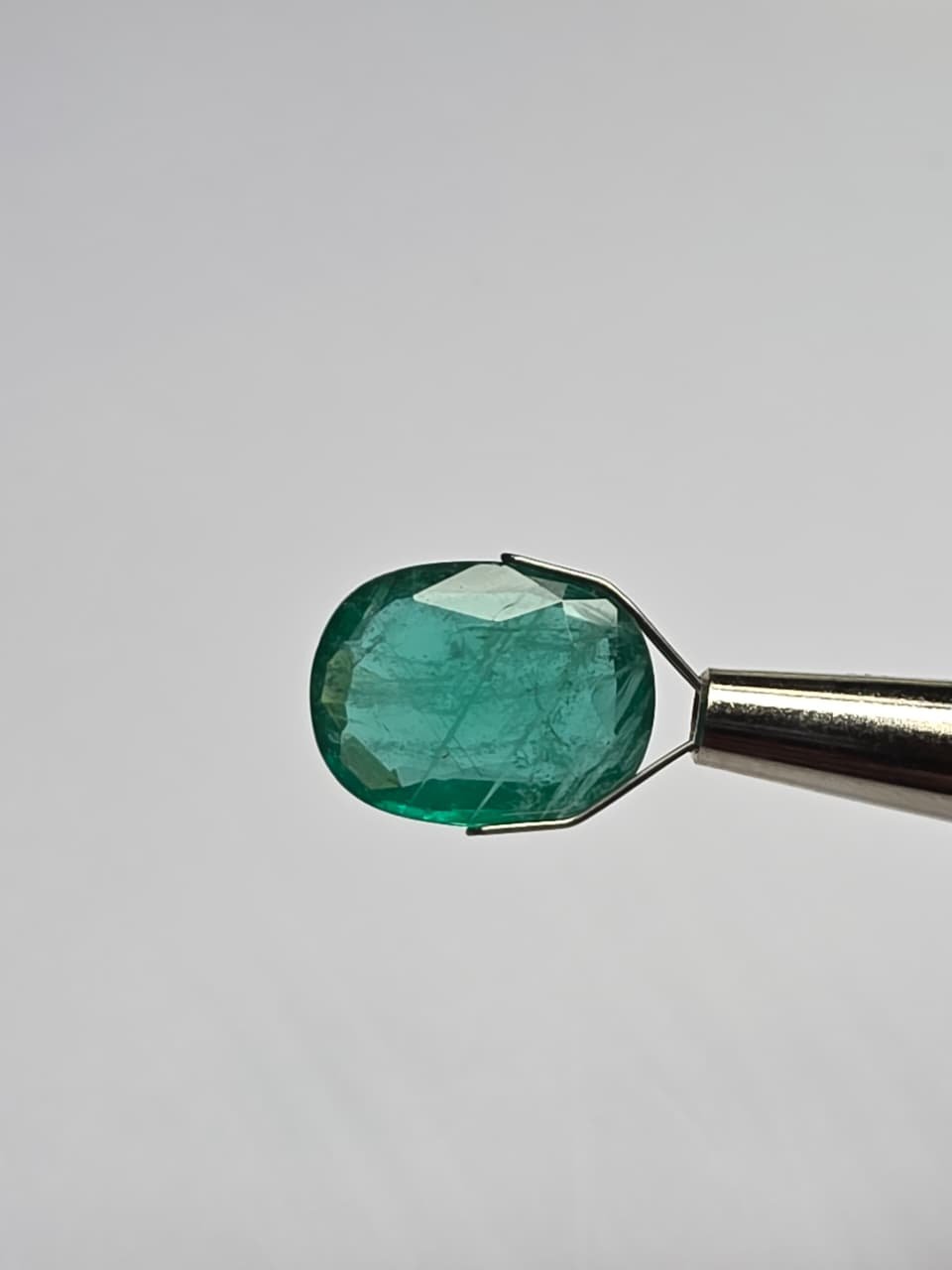 3 8.57 carats Emerald (9.25 ratti) - Image 1