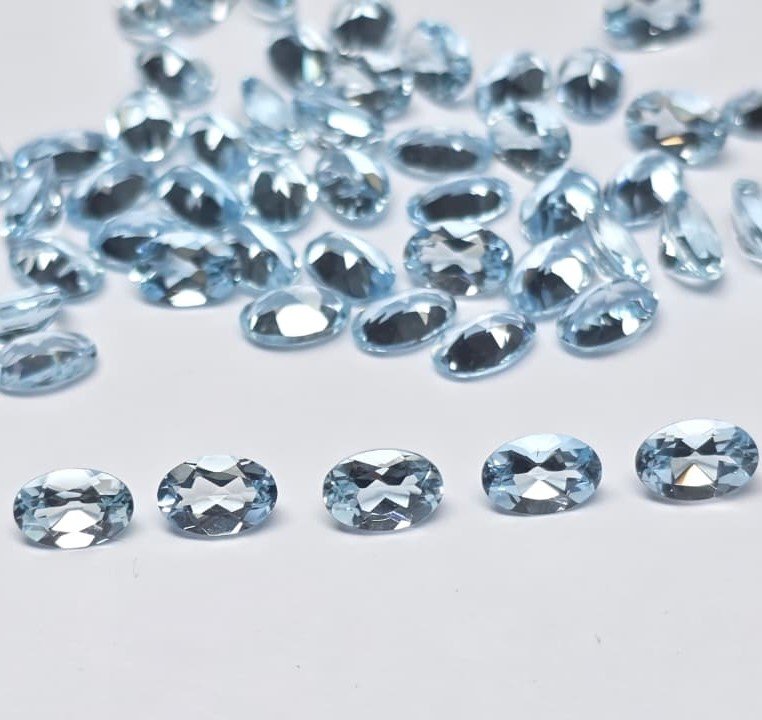 AQO641-1 Aquamarine Oval Cut Gemstone 6×4 mm - Image 1