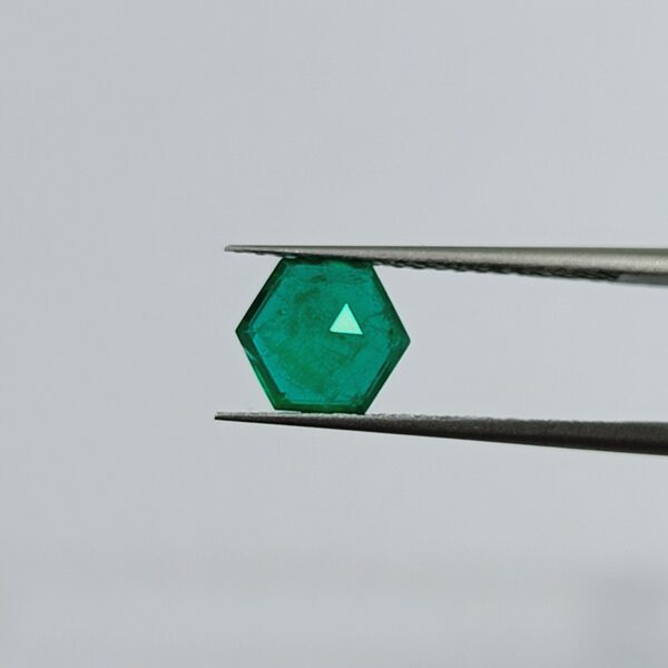 1.80 carats Emerald (2.25 ratti) - Image 4