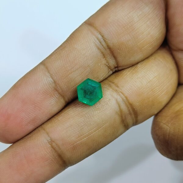 1.80 carats Emerald (2.25 ratti) - Image 5