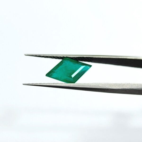 2.77 carats Emerald (3.25 ratti) - Image 2