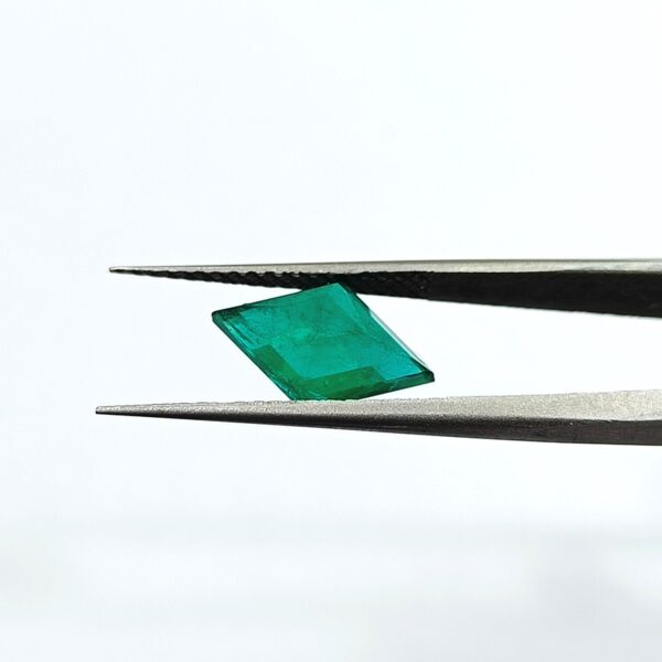 2.77 carats Emerald (3.25 ratti) - Image 4
