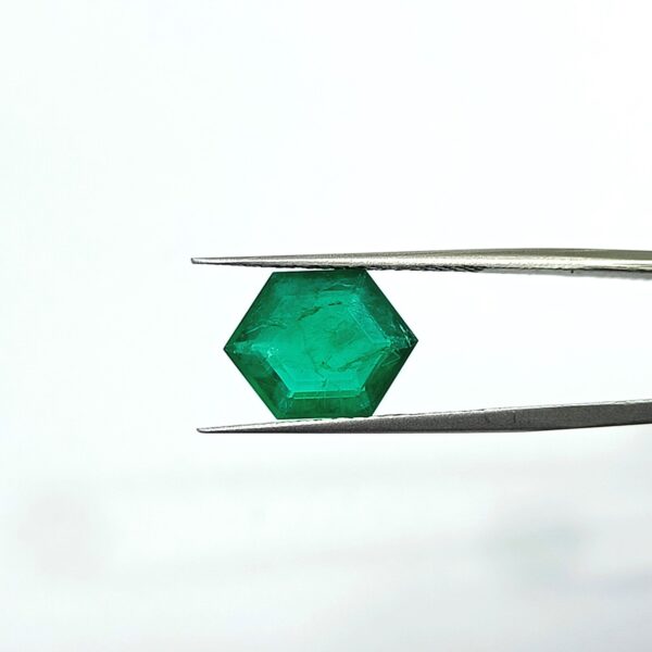 4.18 carats Emerald (4.25 ratti) - Image 1