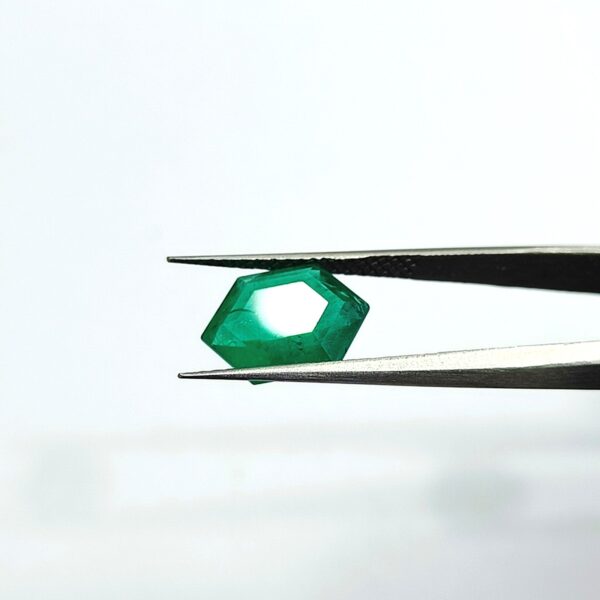4.18 carats Emerald (4.25 ratti) - Image 2