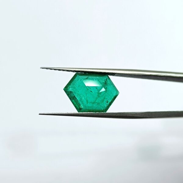 4.73 carats Emerald (5.25 ratti) - Image 4