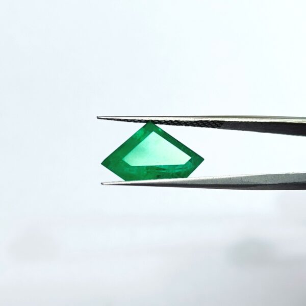 5.20 carats Emerald (5.25 ratti) - Image 2