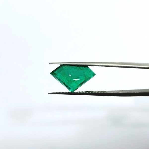 5.20 carats Emerald (5.25 ratti) - Image 4
