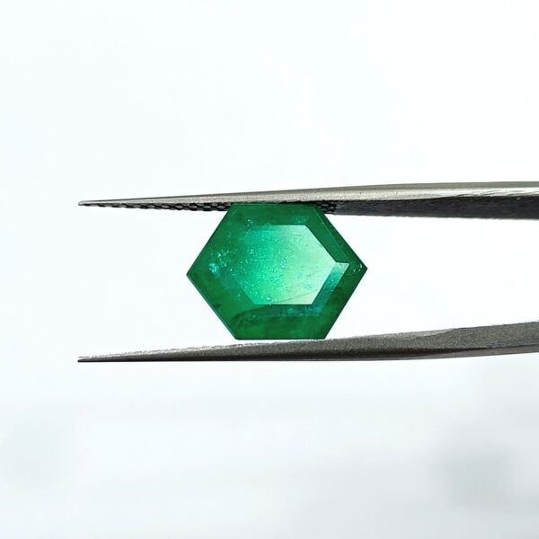 6.89 carats Emerald (7.25 ratti) - Image 2