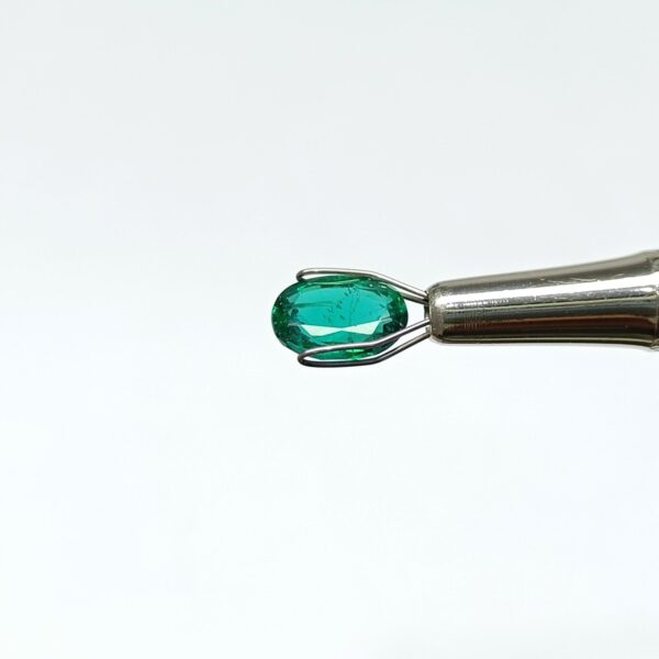 2.05 carats Emerald (2.25 ratti) - Image 2