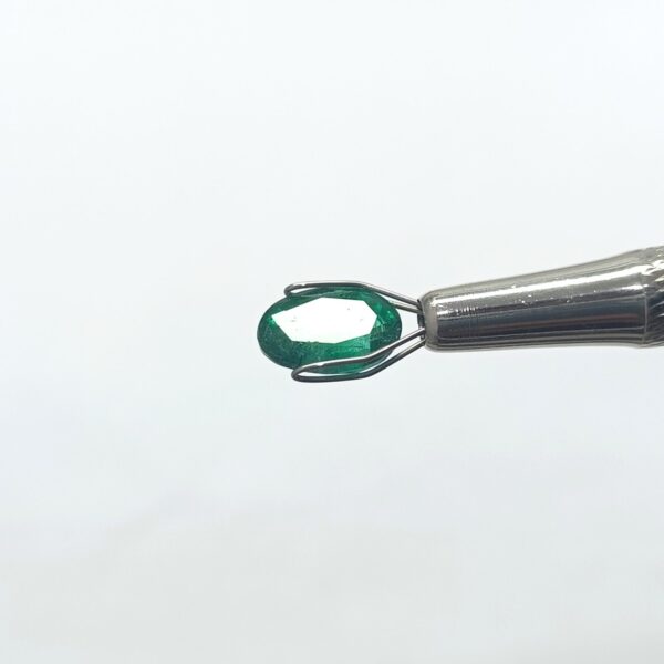 2.3 carats Emerald (2.25 ratti) - Image 1
