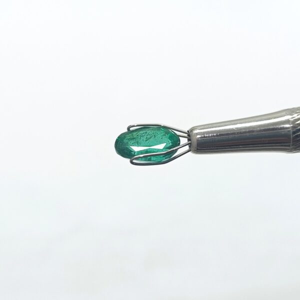 2.3 carats Emerald (2.25 ratti) - Image 2