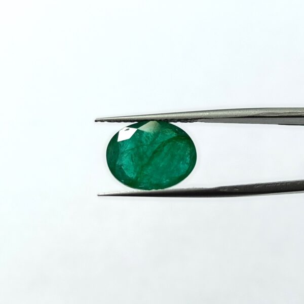 7.61 carats Emerald (8.25 ratti) - Image 1