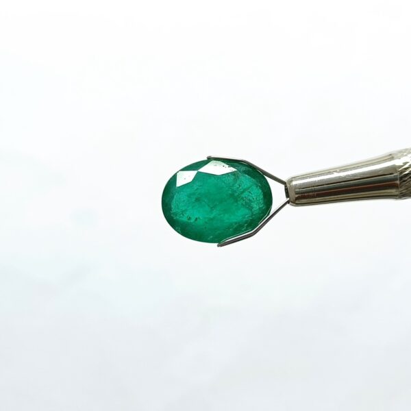 8.75 carats Emerald (9.25 ratti) - Image 1