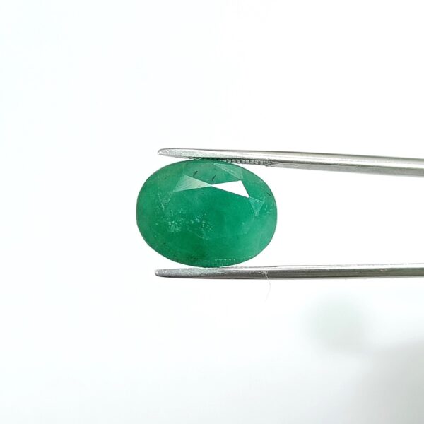 6.36 carats Emerald (7.25 ratti) - Image 1