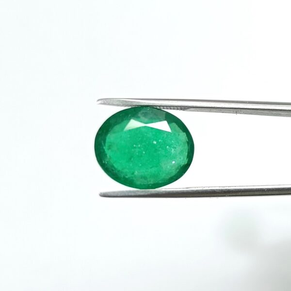 4.70 carats Emerald (5.25 ratti) - Image 1