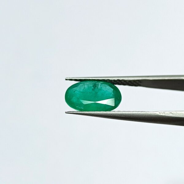 3.77 carats Emerald (4.25 ratti) - Image 2