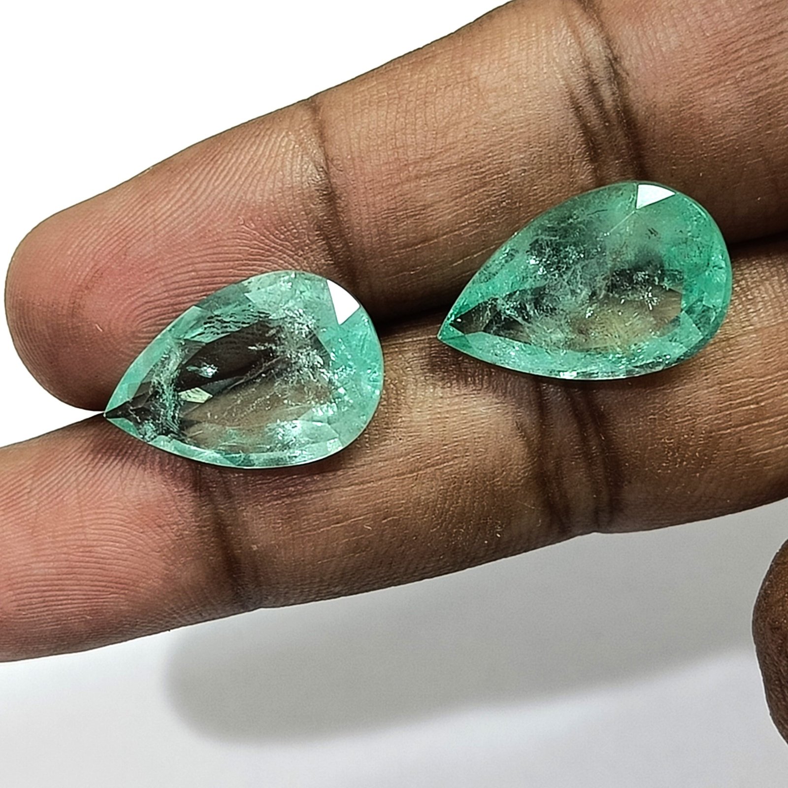 EPCPW-256-1 10.056 / 12.289 carats Emerald - Image 1