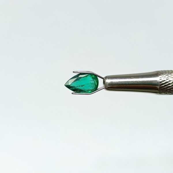 1.48 carats Emerald (1.25 ratti) - Image 1