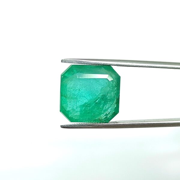 8.05 carats Emerald (9.25 ratti) - Image 1