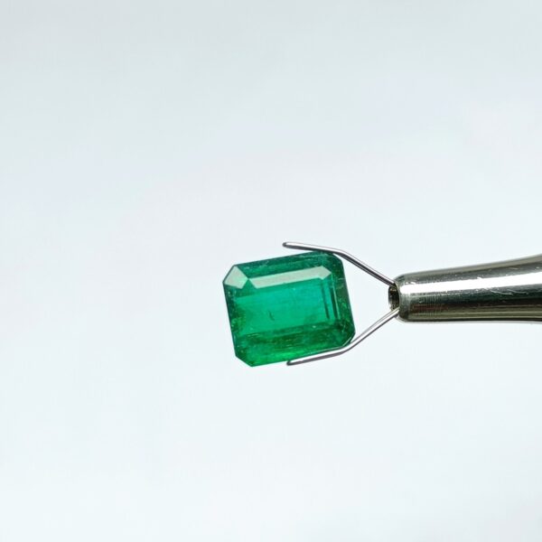 5.94 carats Emerald (6.25 ratti) - Image 1