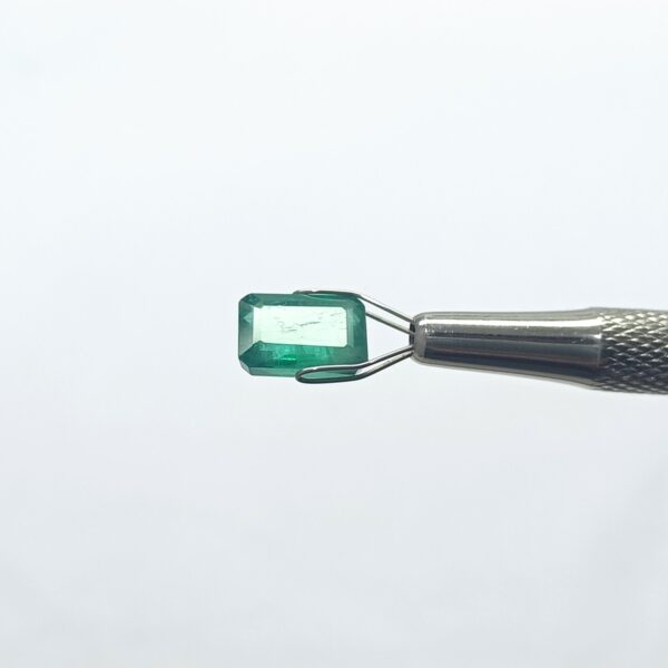 3.64 carats Emerald (4.25 ratti) - Image 1