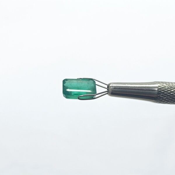 3.64 carats Emerald (4.25 ratti) - Image 2