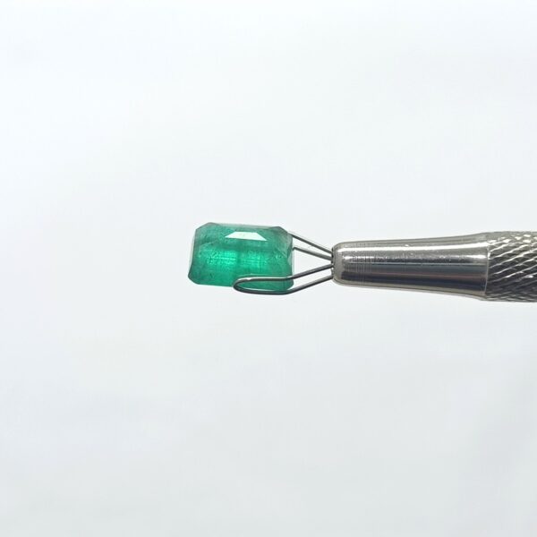 3.64 carats Emerald (4.25 ratti) - Image 5