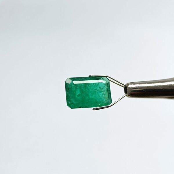 5.21 carats Emerald (5.25 ratti) - Image 1