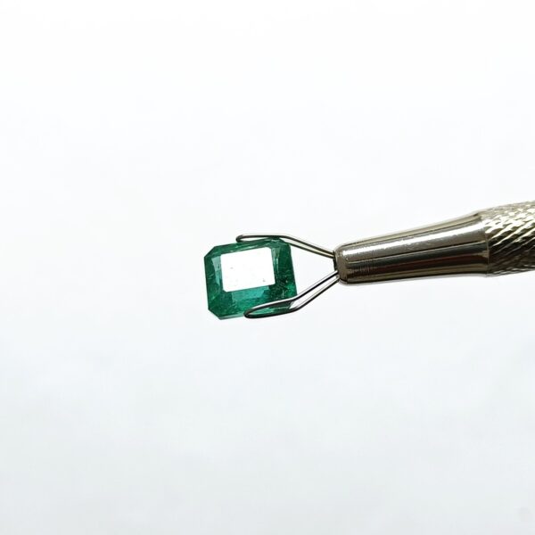 3.91 carats Emerald (4.25 ratti) - Image 2