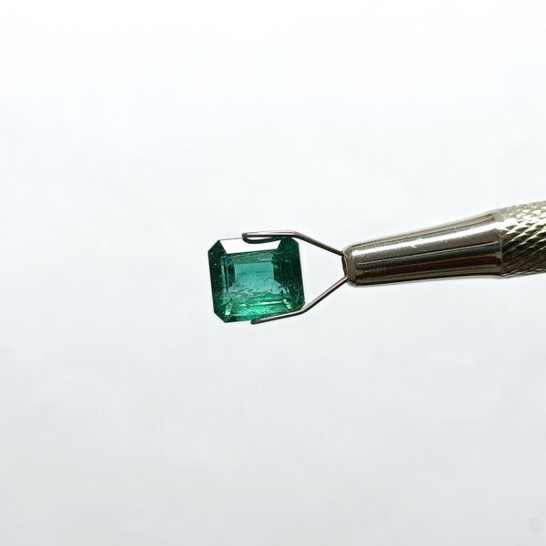 3.91 carats Emerald (4.25 ratti) - Image 1