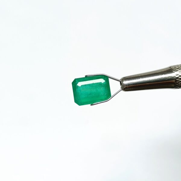 3.79 carats Emerald (4.25 ratti) - Image 1