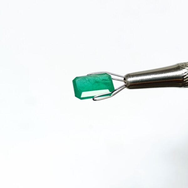 3.79 carats Emerald (4.25 ratti) - Image 2