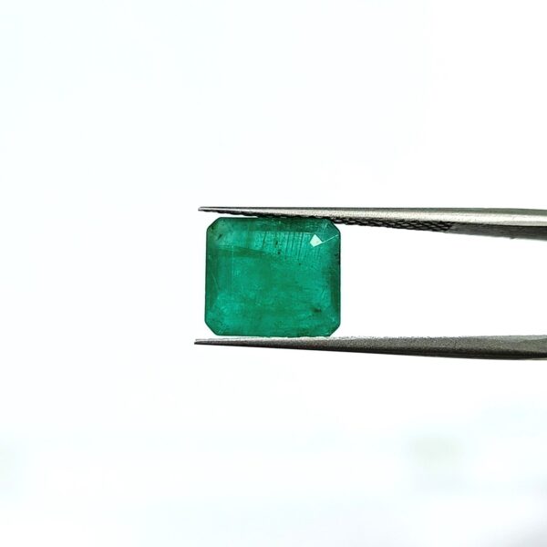 3.70 carats Emerald (4.25 ratti) - Image 1