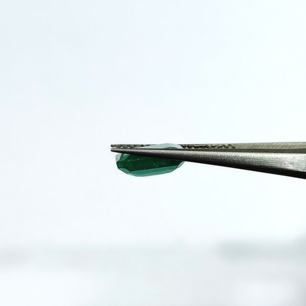 3.70 carats Emerald (4.25 ratti) - Image 3