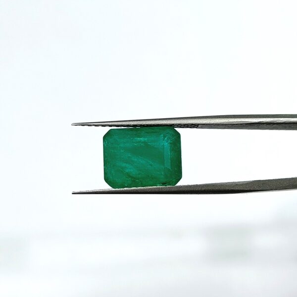 6.54 carats Emerald (7.25 ratti) - Image 1