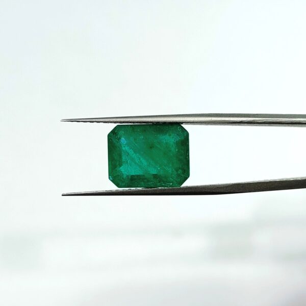 7.74 carats Emerald (8.25 ratti) - Image 1