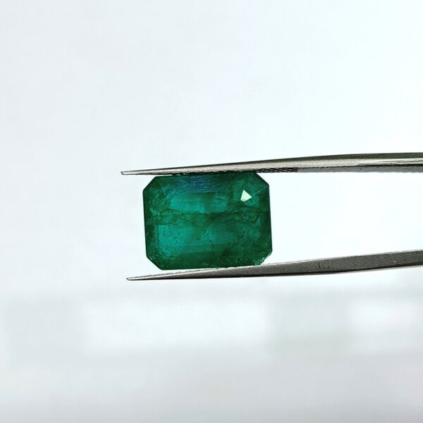 9.98 carats Emerald (10.25 ratti) - Image 1