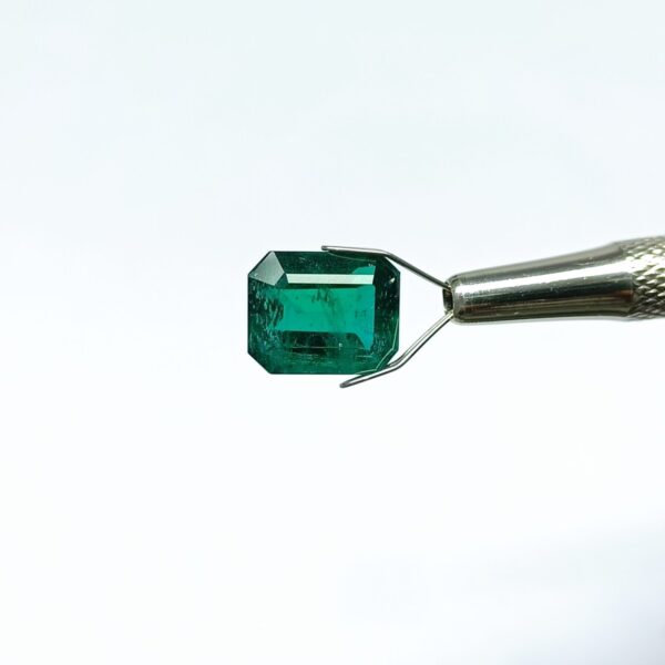 8.75 carats Emerald (9.25 ratti) - Image 1