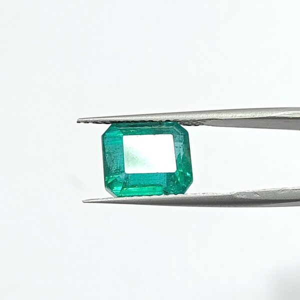 7.31 carats Emerald (8.25 ratti) - Image 2
