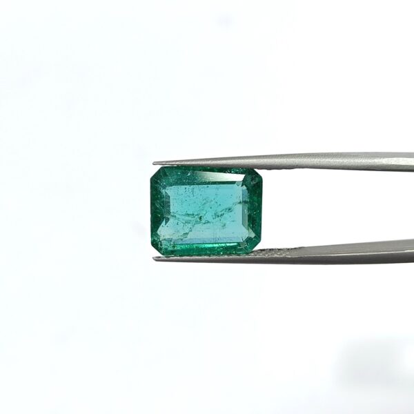 7.5 carats Emerald (8.25 ratti) - Image 1