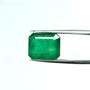 7.72 carats Emerald (8.25 ratti)