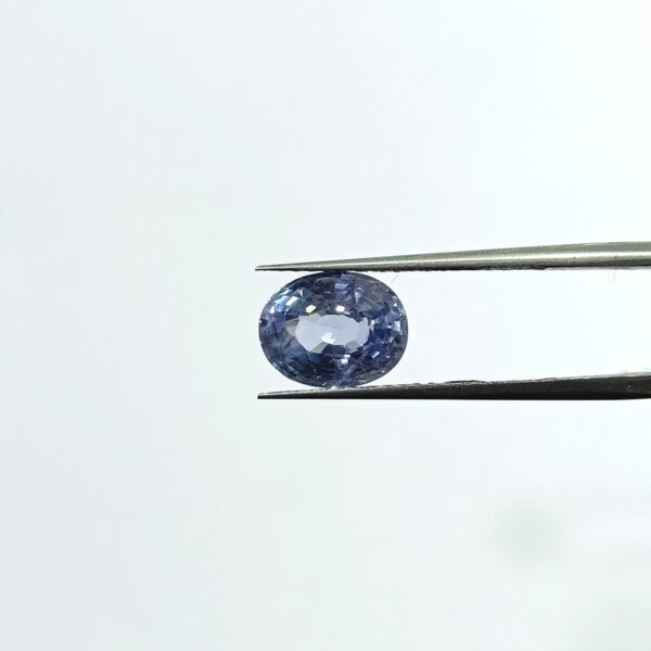 4.09 carats Blue Sapphire (4.25 ratti Neelam) - Image 1