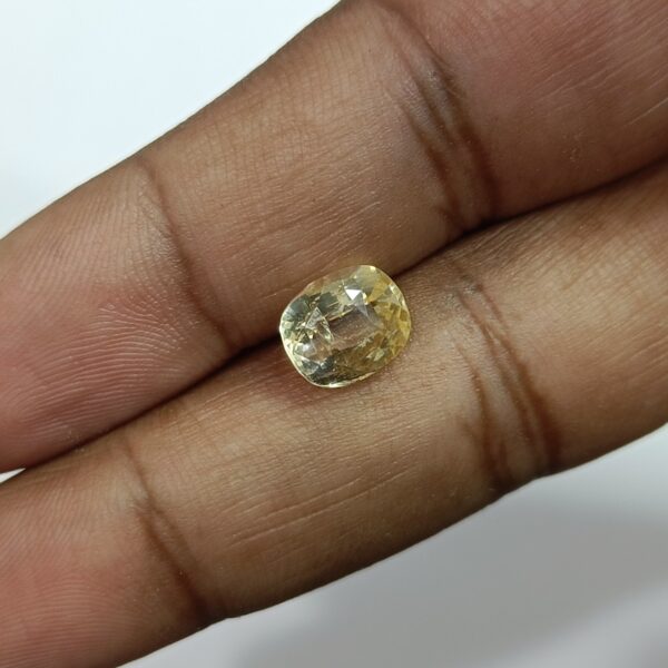 3.58 carats Yellow Sapphire ( 3.25 ratti ) - Image 8