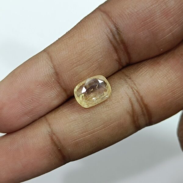 5.05 carats Yellow Sapphire ( 5.25 ratti ) - Image 8