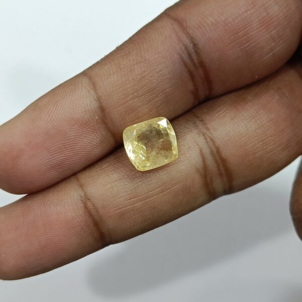 5.25 carats Yellow Sapphire ( 5.25 ratti ) - Image 9