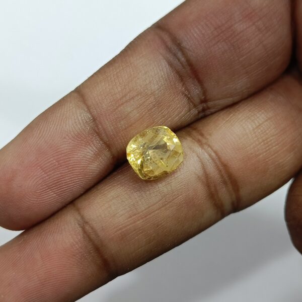 5.32 carats Yellow Sapphire ( 5.25 ratti ) - Image 9