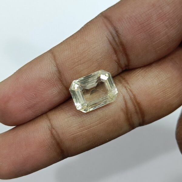 9.64 carats Yellow Sapphire (Pukhraj) - Image 6