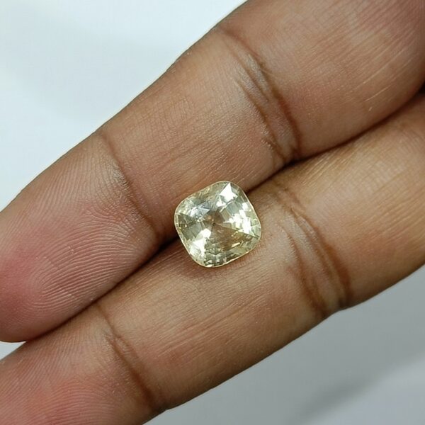 5.51 carats Yellow Sapphire ( 6.25 ratti ) - Image 9