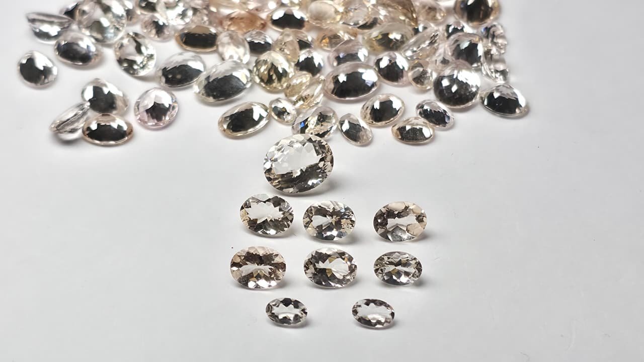 MPO1-Mix_1 Morganite Mixed Oval Shapes – 6×4 to 11×9 mm | AA | Peach - Image 1
