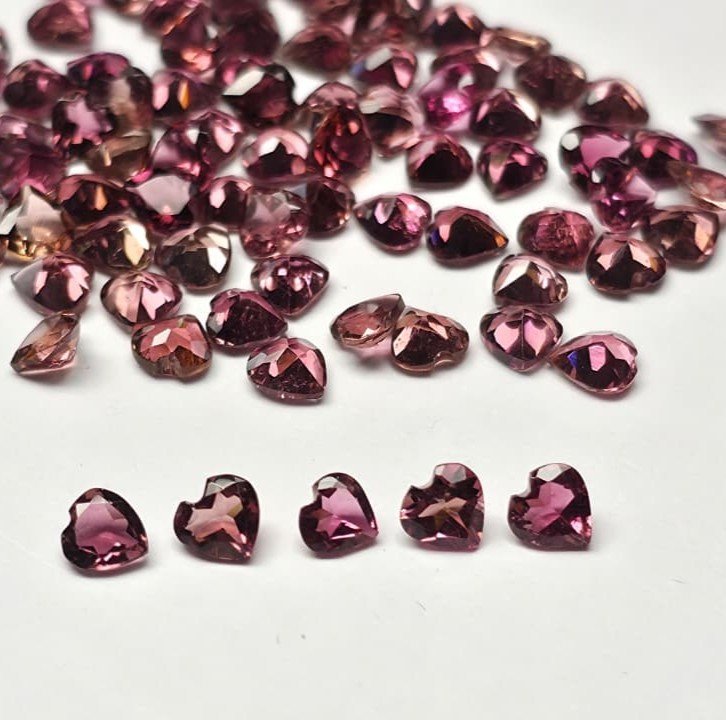 PSH41_1 Pink Tourmaline Heart – 4.00 mm – Medium Luster Lot - Image 1